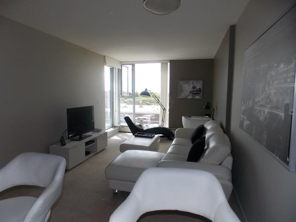 Condo Fastlane In Rouleau *