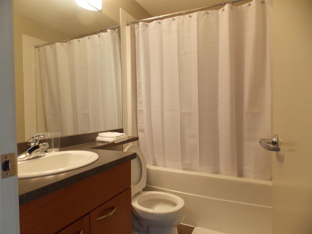 Condo Fastlane In Rouleau *