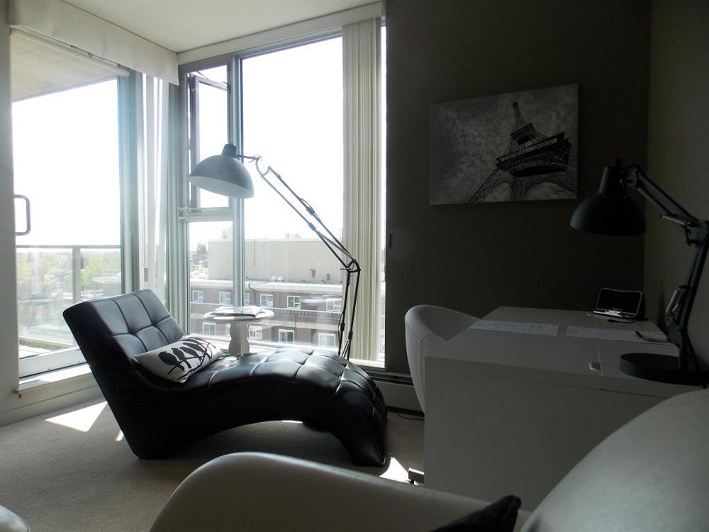 Condo Fastlane In Rouleau *