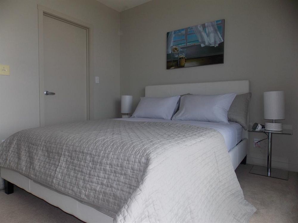 Condo Fastlane In Rouleau *