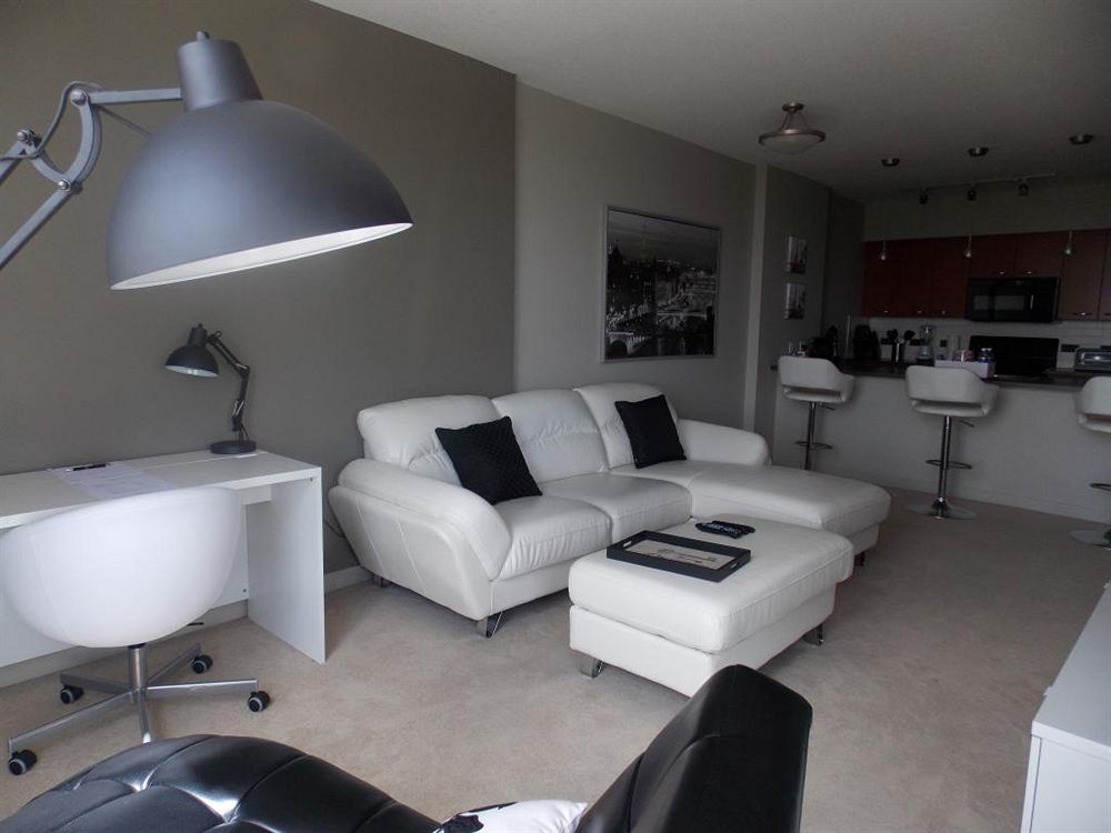 Condo Fastlane In Rouleau *