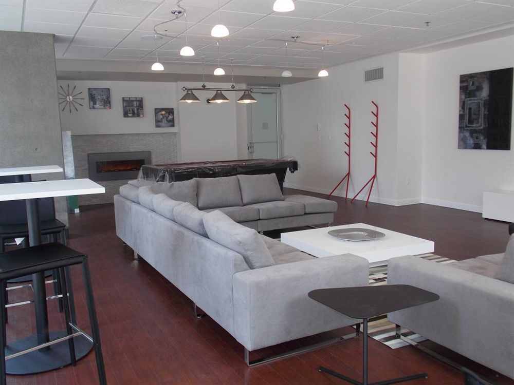 Condo Fastlane In Rouleau *